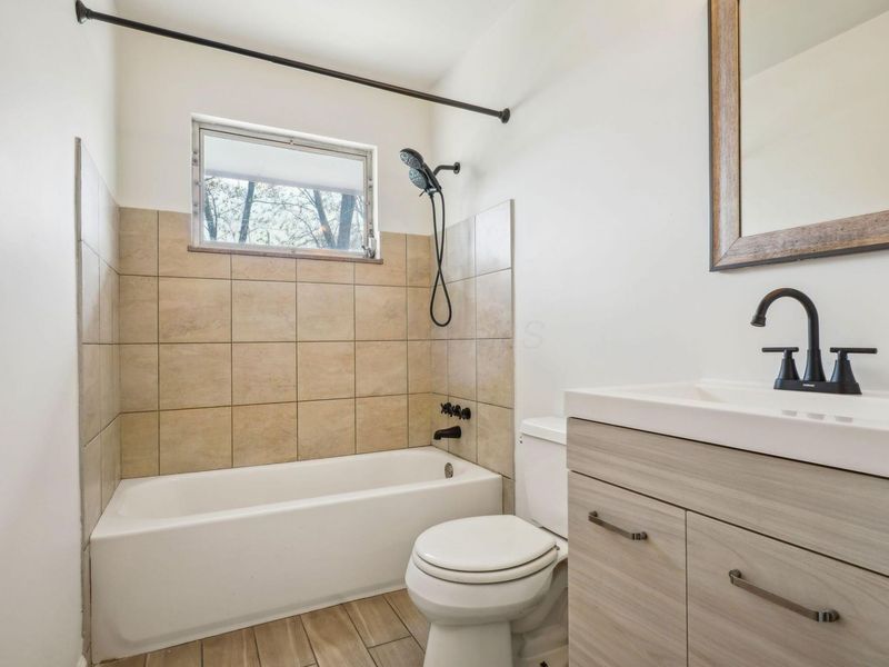 1880 Fairwood Avenue, Columbus, OH 43207 Photo 9