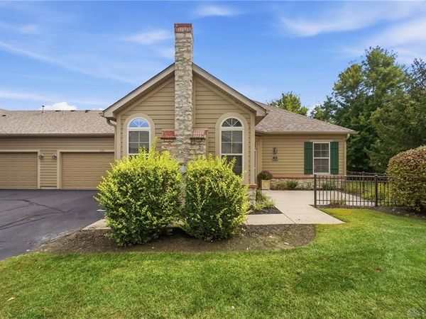 2375 Locust Hill Boulevard, Beavercreek, OH 45431