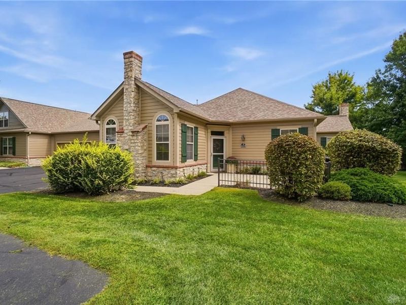 2375 Locust Hill Boulevard, Beavercreek, OH 45431 Photo 1