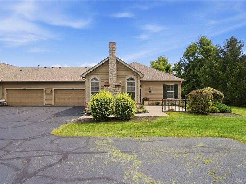 2375 Locust Hill Boulevard, Beavercreek, OH 45431 Photo 2