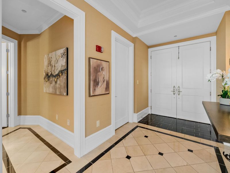 100 W Rivercenter Boulevard, Unit 3B, Covington, KY 41011 Photo 4