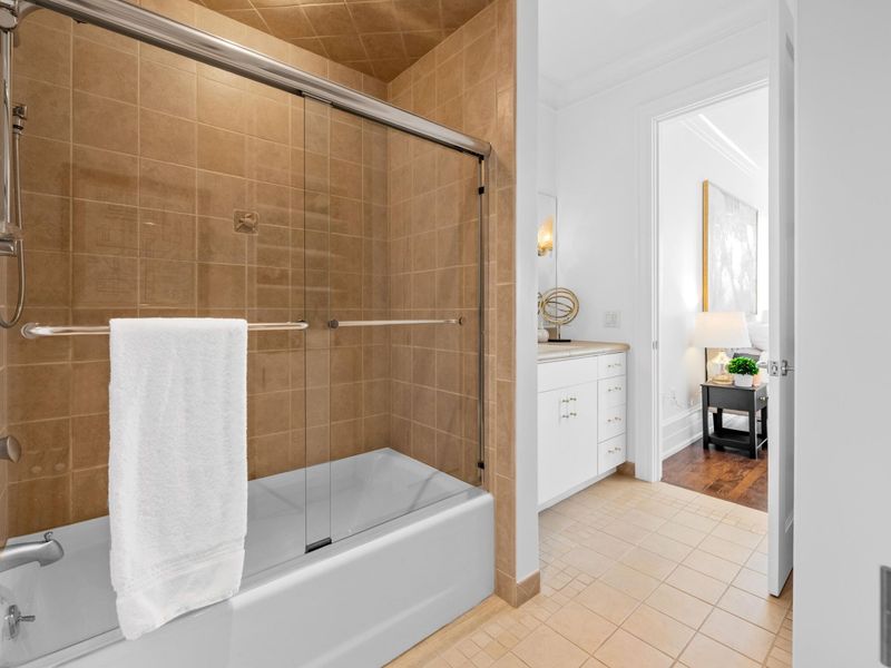 100 W Rivercenter Boulevard, Unit 3B, Covington, KY 41011 Photo 40