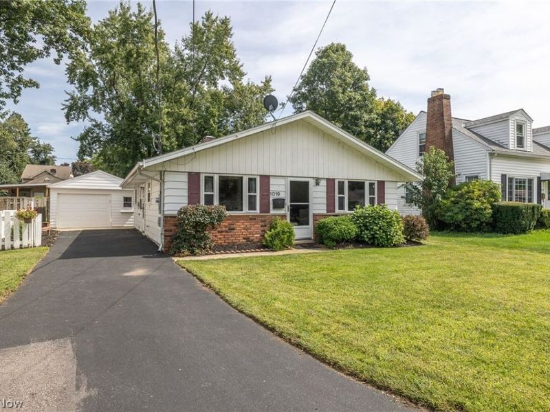 1019 Elmwood Drive, Willoughby, OH 44094 Photo 2