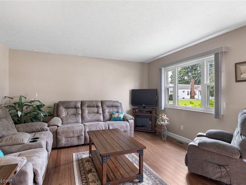 1019 Elmwood Drive, Willoughby, OH 44094 Photo 4