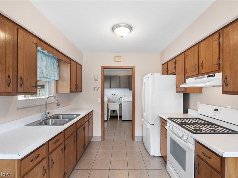 1019 Elmwood Drive, Willoughby, OH 44094 Photo 8