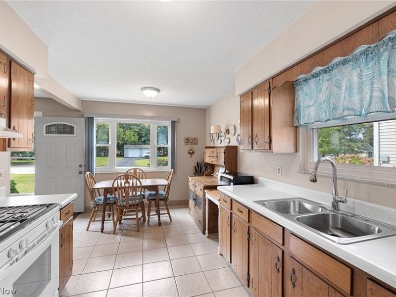 1019 Elmwood Drive, Willoughby, OH 44094 Photo 9