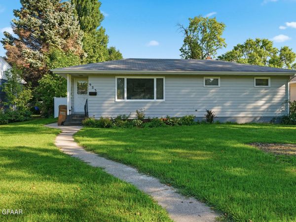 923 6TH STREET SE, East Grand Forks, MN 56721
