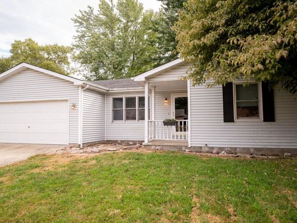 5209 CARLTON Drive, Springfield, IL 62703
