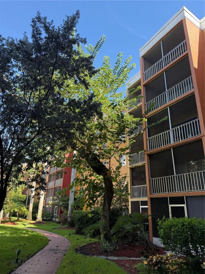 2366 E Mall Dr, Unit 308, Fort Myers, FL 33901 Photo
