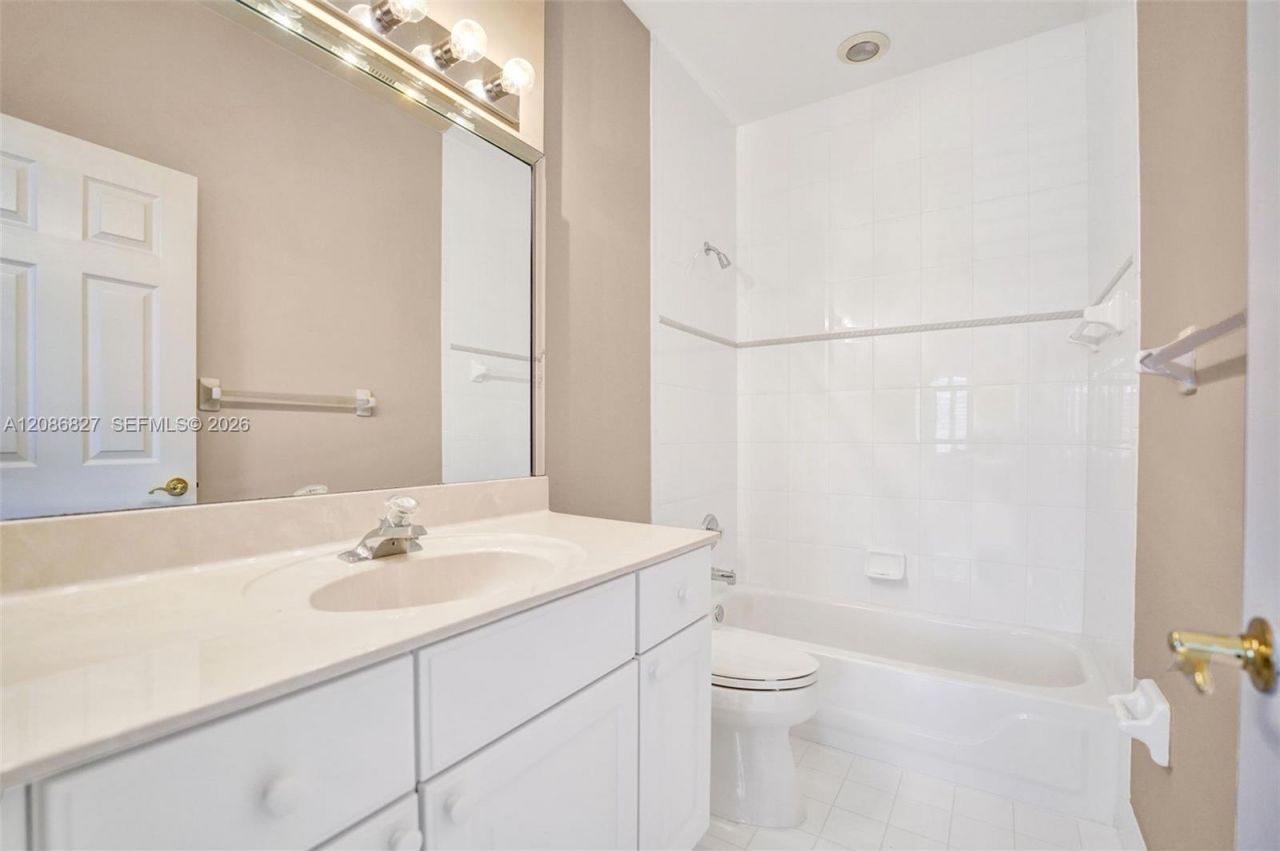 513 W Palm Aire Dr, Unit 513, Pompano Beach, FL 33069 Photo
