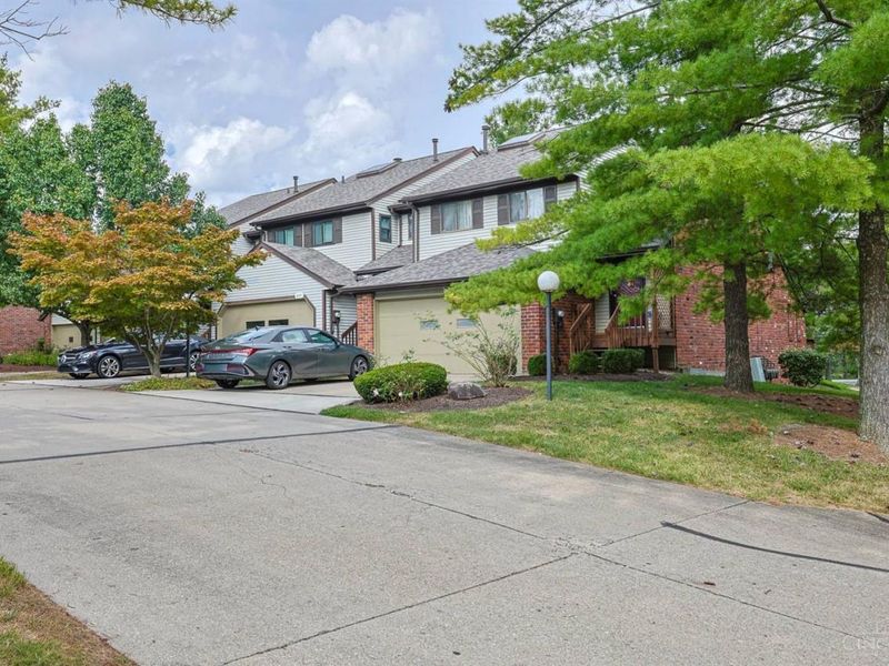 205 Droxford Court, Unit 112, Cincinnati, OH 45246 Photo 2