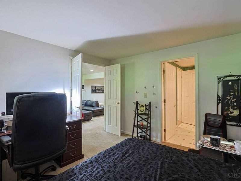 205 Droxford Court, Unit 112, Cincinnati, OH 45246 Photo 25