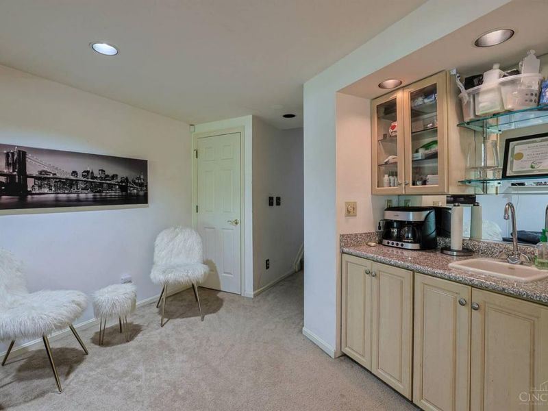205 Droxford Court, Unit 112, Cincinnati, OH 45246 Photo 31