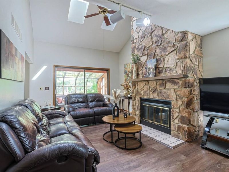 205 Droxford Court, Unit 112, Cincinnati, OH 45246 Photo 6