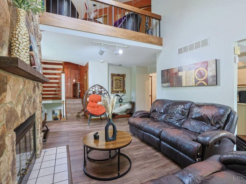 205 Droxford Court, Unit 112, Cincinnati, OH 45246 Photo 7