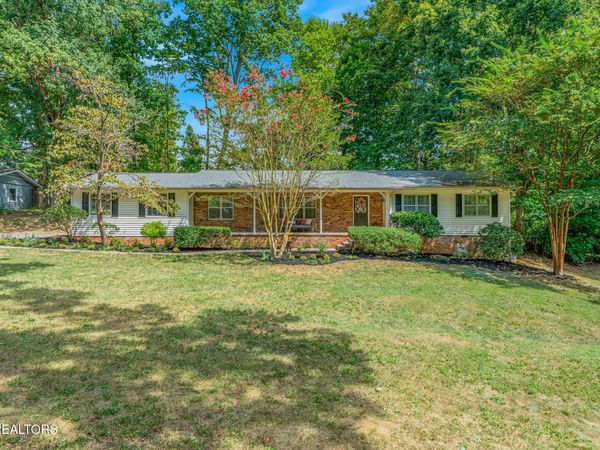 1804 Pinoak Court, Knoxville, TN 37923