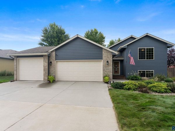 2105 E 62nd St, Sioux Falls, SD 57108