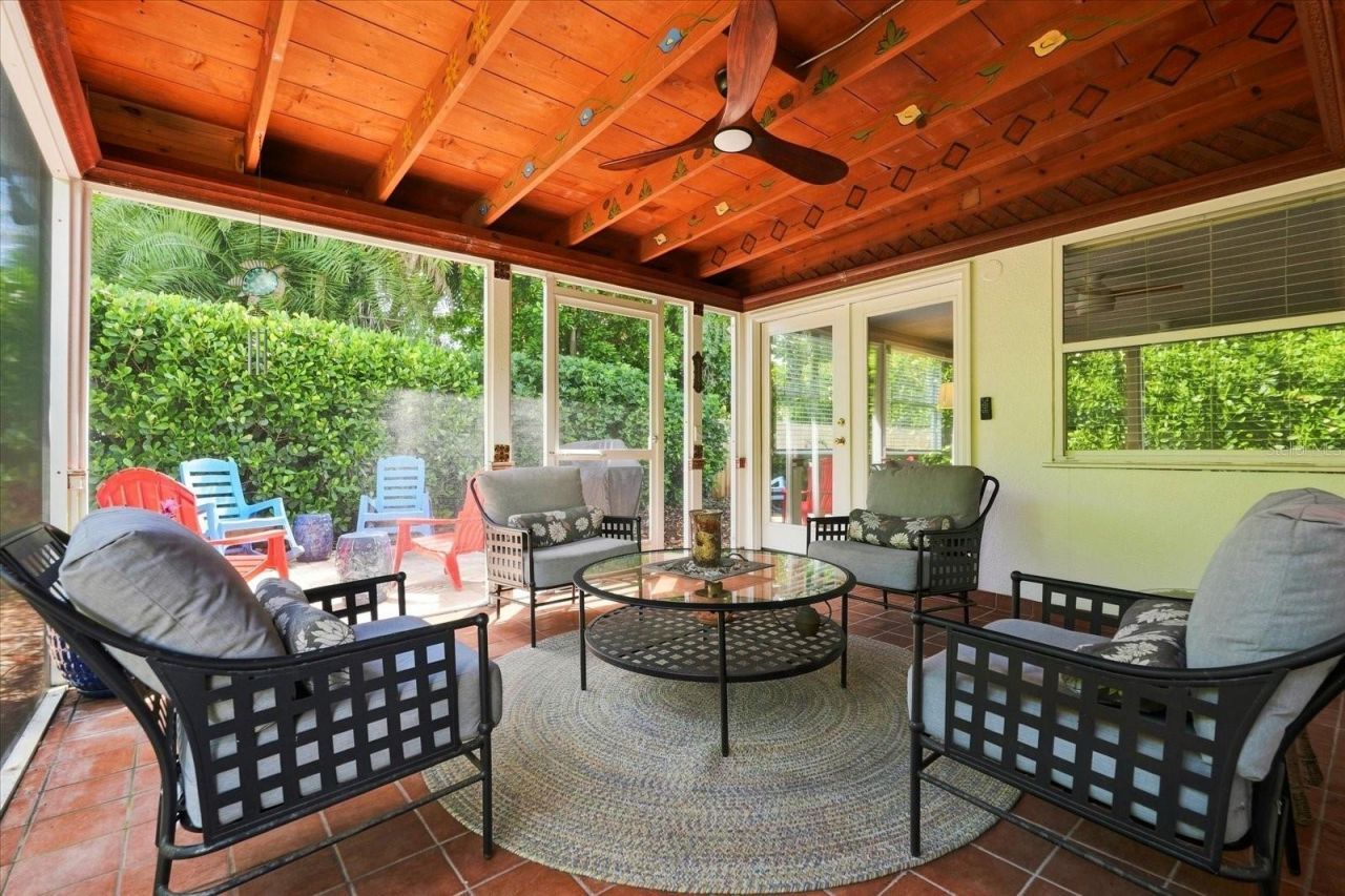 2334 Tropical Shores Drive Se, Saint Petersburg, FL 33705 Photo