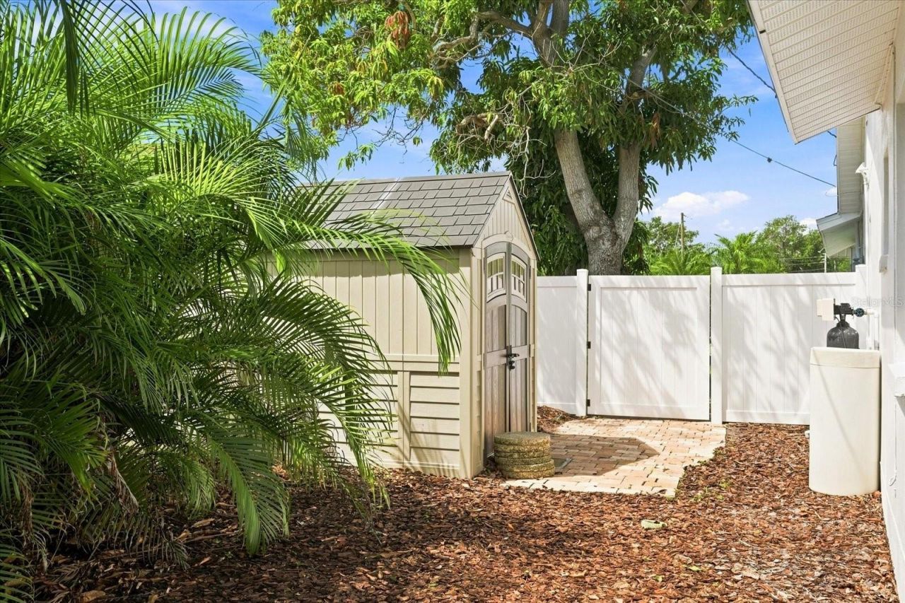 2334 Tropical Shores Drive Se, Saint Petersburg, FL 33705 Photo
