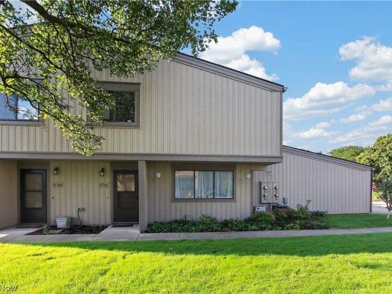 11746 Harbour Light Drive, North Royalton, OH 44133 Photo 3