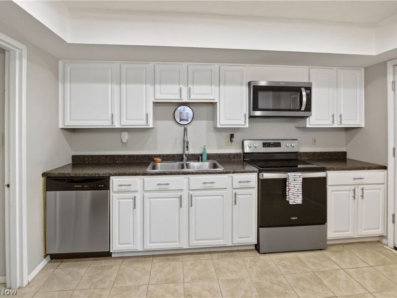 11746 Harbour Light Drive, North Royalton, OH 44133 Photo 4