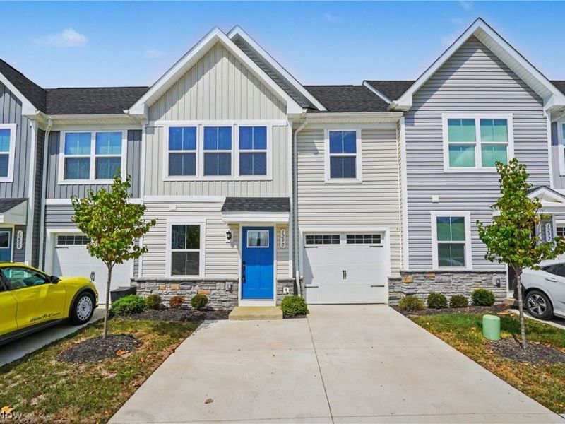 1290 Divot Circle, Akron, OH 44313 Photo 1