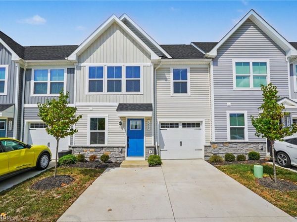 1290 Divot Circle, Akron, OH 44313