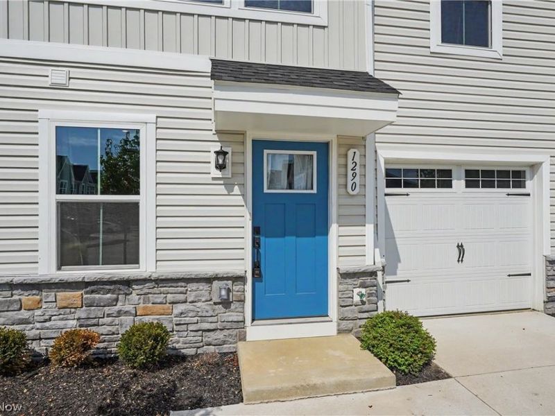 1290 Divot Circle, Akron, OH 44313 Photo 2