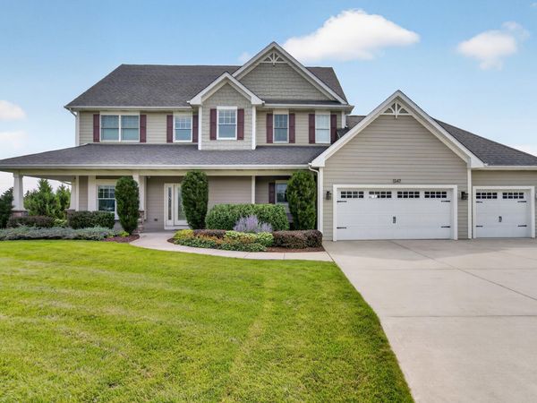 1347 W Stillwater Cir, Mequon, WI 53092