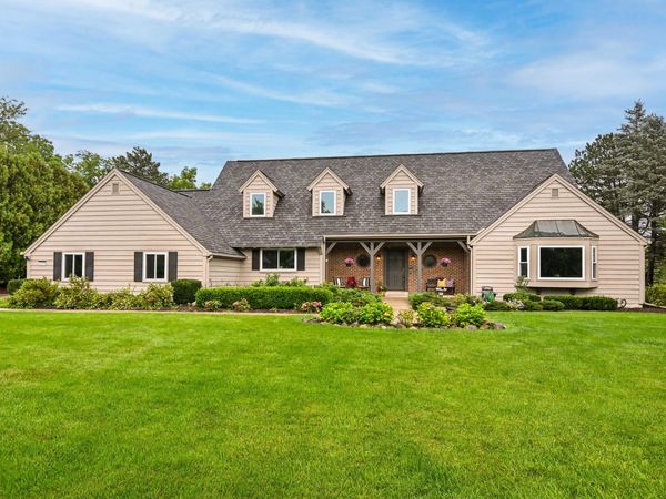 10270 N Range Line Ct, Mequon, WI 53092