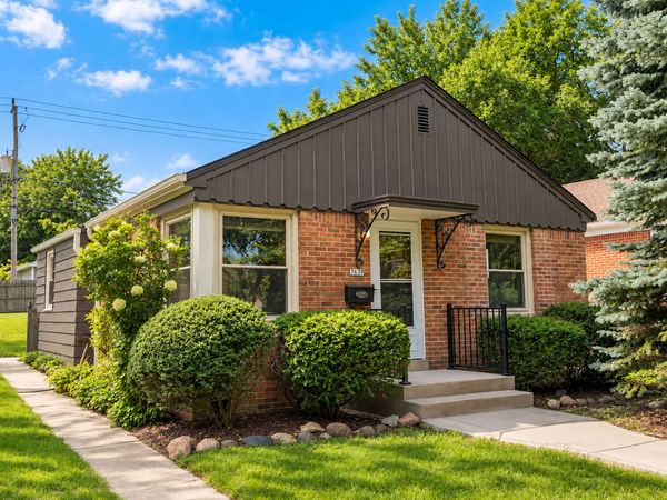 7639 W Lorraine Pl, Milwaukee, WI 53222