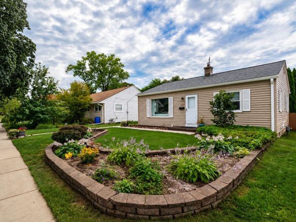 4917 N Mohawk Ave, Glendale, WI 53217