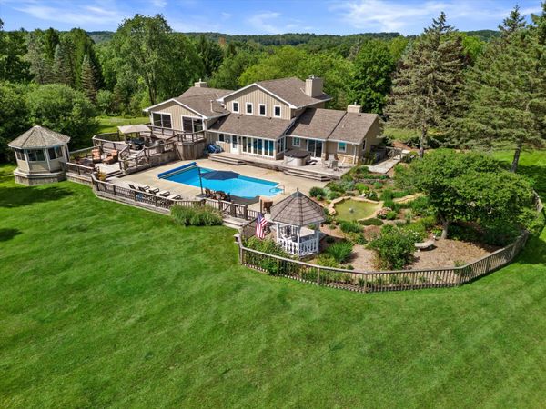N95W29611 Riverview Ln, Merton, WI 53017
