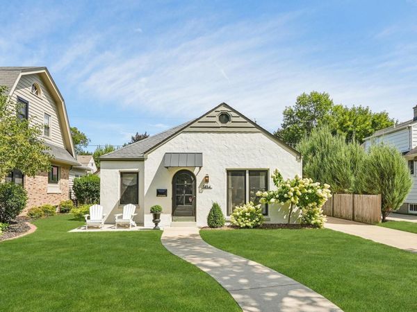 5854 N Bay Ridge Ave, Whitefish Bay, WI 53217