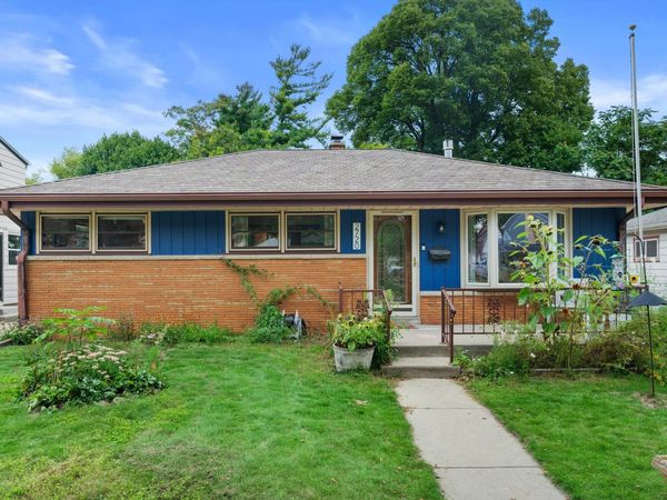 2720 E Elizabeth Ave, Saint Francis, WI 53235