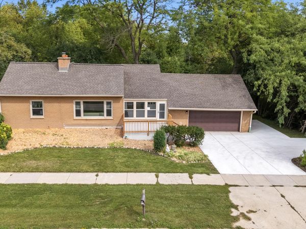 4418 W Mequon Rd, Mequon, WI 53092