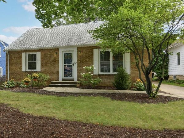 610 N 112th St, Wauwatosa, WI 53226