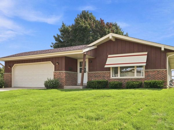 2113 Neptune Cir, Racine, WI 53404