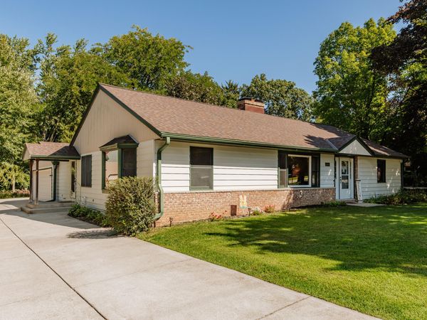 248 E Ottawa Ave, Dousman, WI 53118