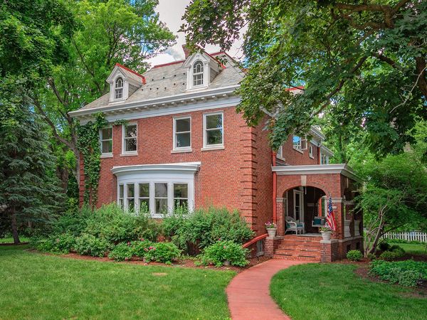 8000 Warren Ave, Wauwatosa, WI 53213