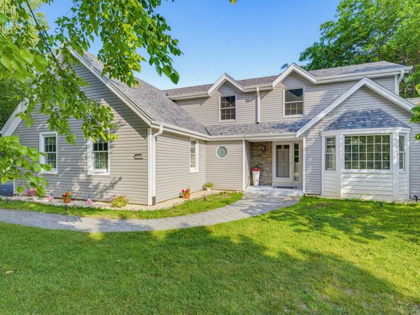 3355 E Normandy Dr, Oak Creek, WI 53154