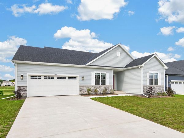 9391 S Parkside Ln, Franklin, WI 53132