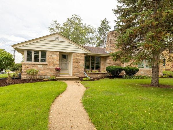 201 Gardner Ave, Burlington, WI 53105