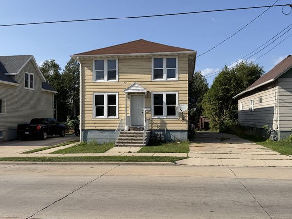 1812 14th St, Two Rivers, WI 54241
