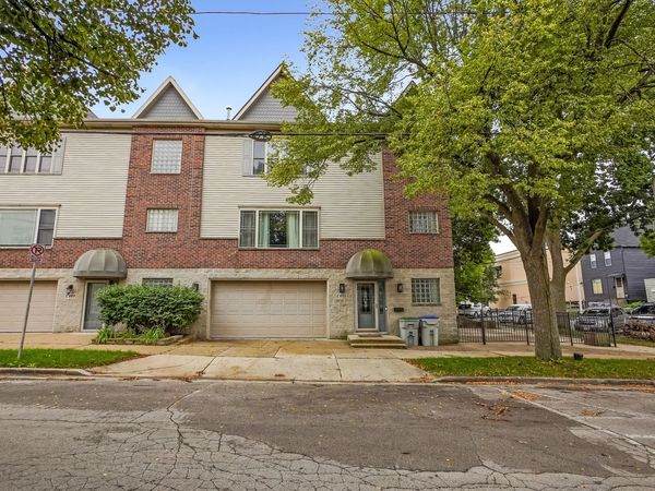 805 E Pearson St, Milwaukee, WI 53202