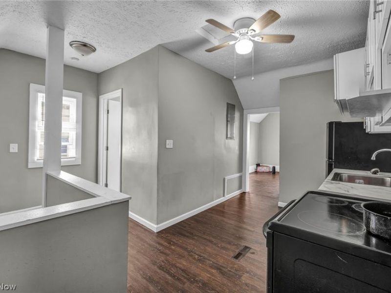 228 Gates, Elyria, OH 44035 Photo 6
