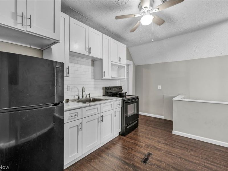 228 Gates, Elyria, OH 44035 Photo 7