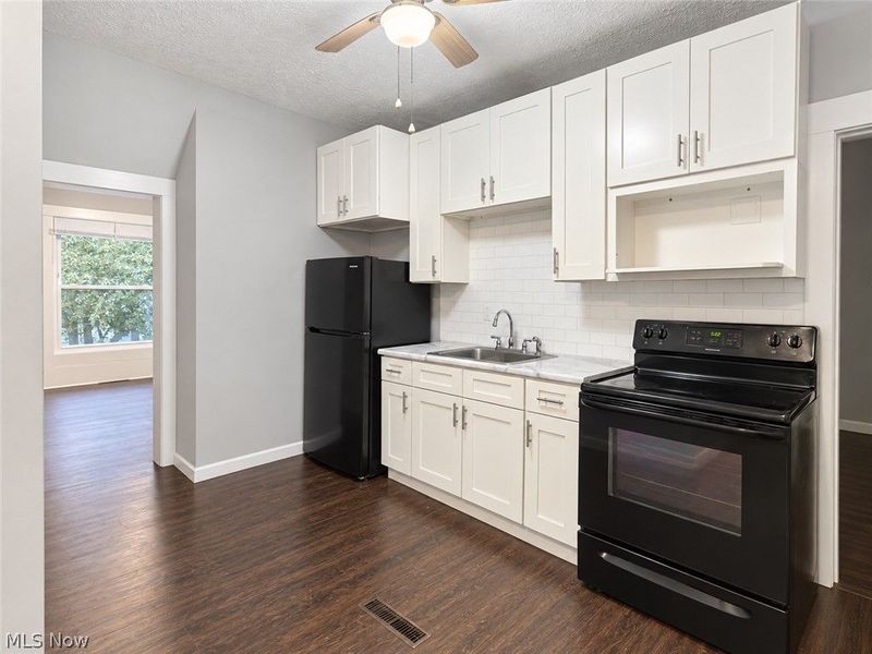 228 Gates, Elyria, OH 44035 Photo 9
