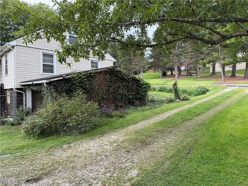 1898 Johnstown Road NE, Dover, OH 44622 Photo 11