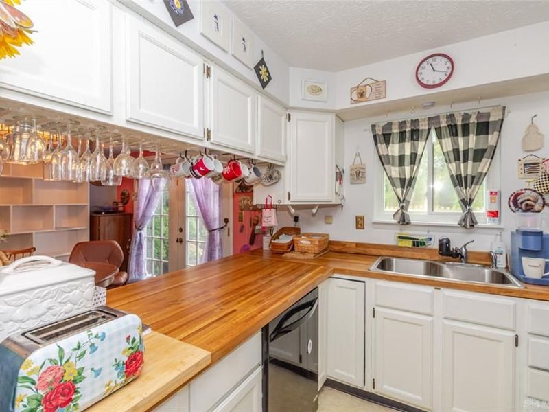 7663 Brams Hill Drive, Washington Township, OH 45459 Photo 8